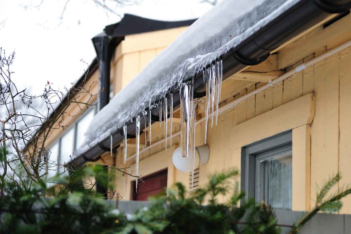 Gutter Care in Winter: Avoiding Clogs and Water Damage